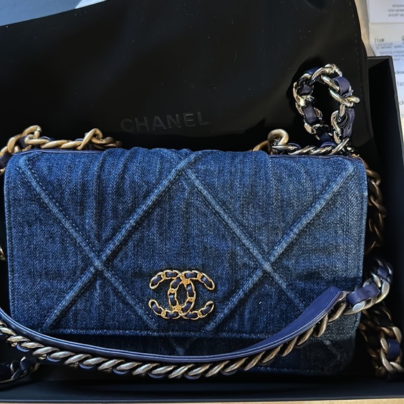 π NWB CHANEL 19 WOC DENIM BAG - Picture 3 of 15